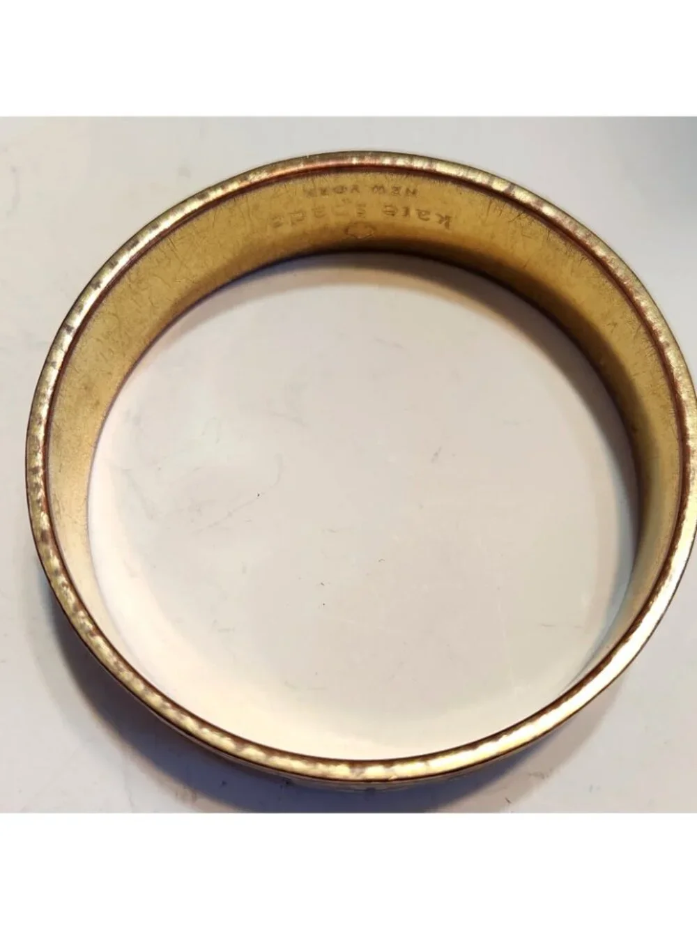 Kate Spade Take A Bow Gold Toned Bangle Bracelet With Spade READ - Picture 12 of 13
